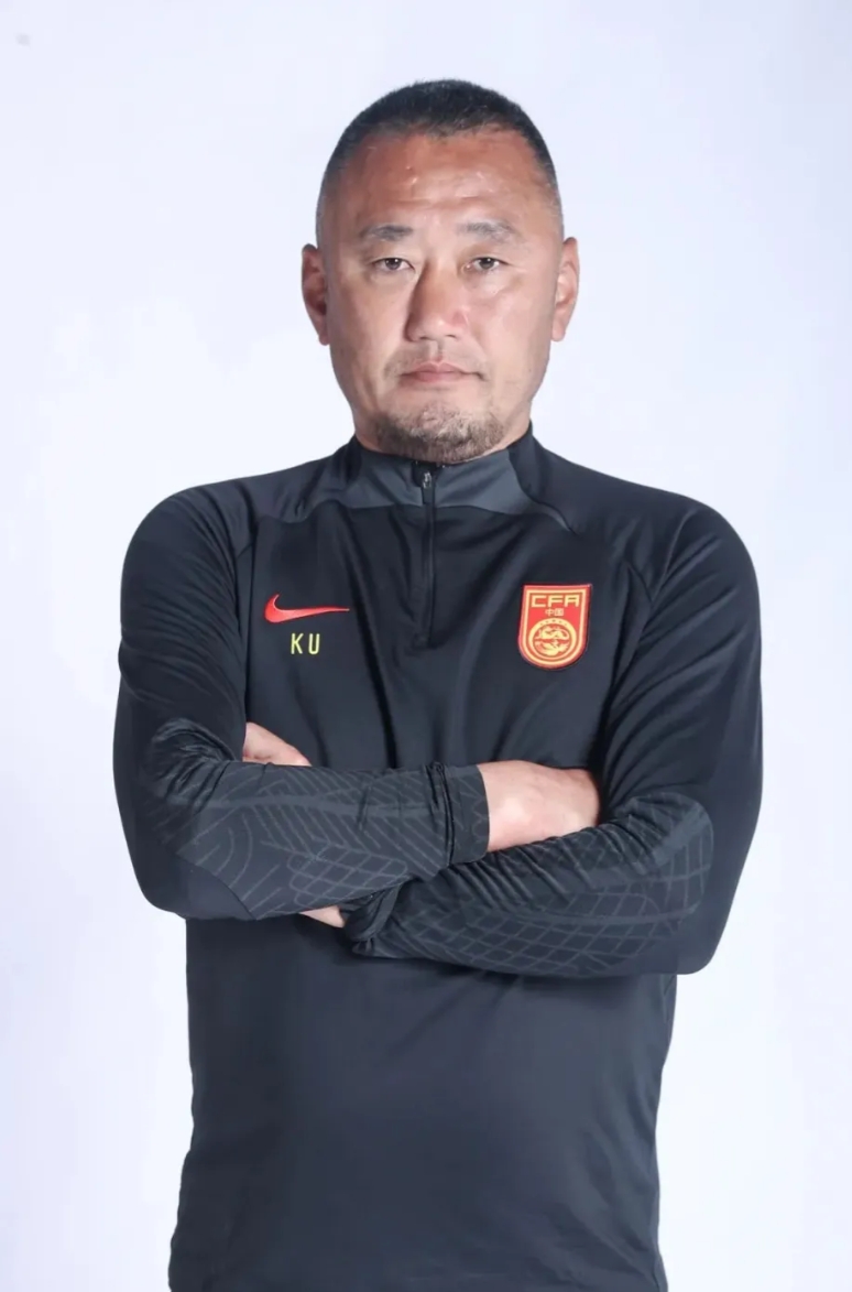 前国少主帅上村健一接受日本媒体FNN的专访，把什么都曝出来了！他这是和中国足协撕