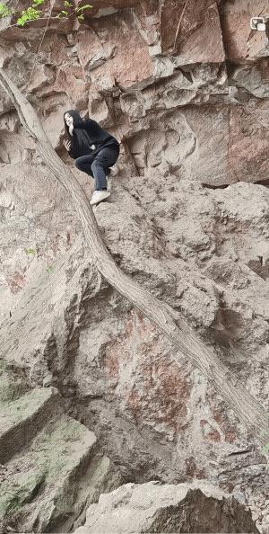 认为能上去，就能下来。事实情况可不是这样，“上山容易下山难”，这句话用在这也很合