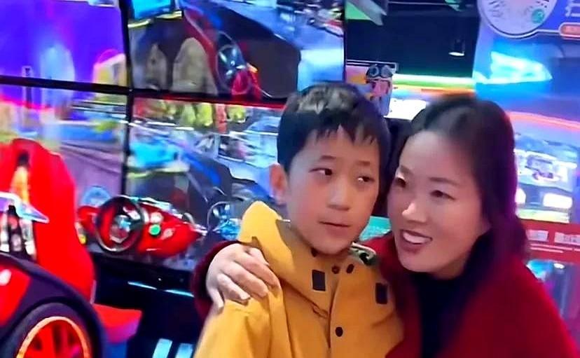 家人们，大瓜来了！
小娜和鸽子的带娃连续剧又更新了！
今天小娜直接甩出王炸视频，