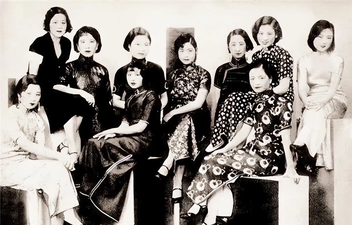 1925年夜里，吴舜莲精心打扮，手刚摸到床边，就被丈夫陈诚推开。吴舜莲大受刺激，