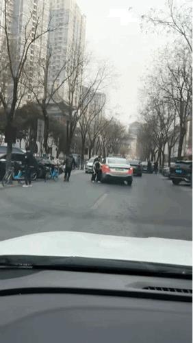 看得出来挺疼的[泪奔]