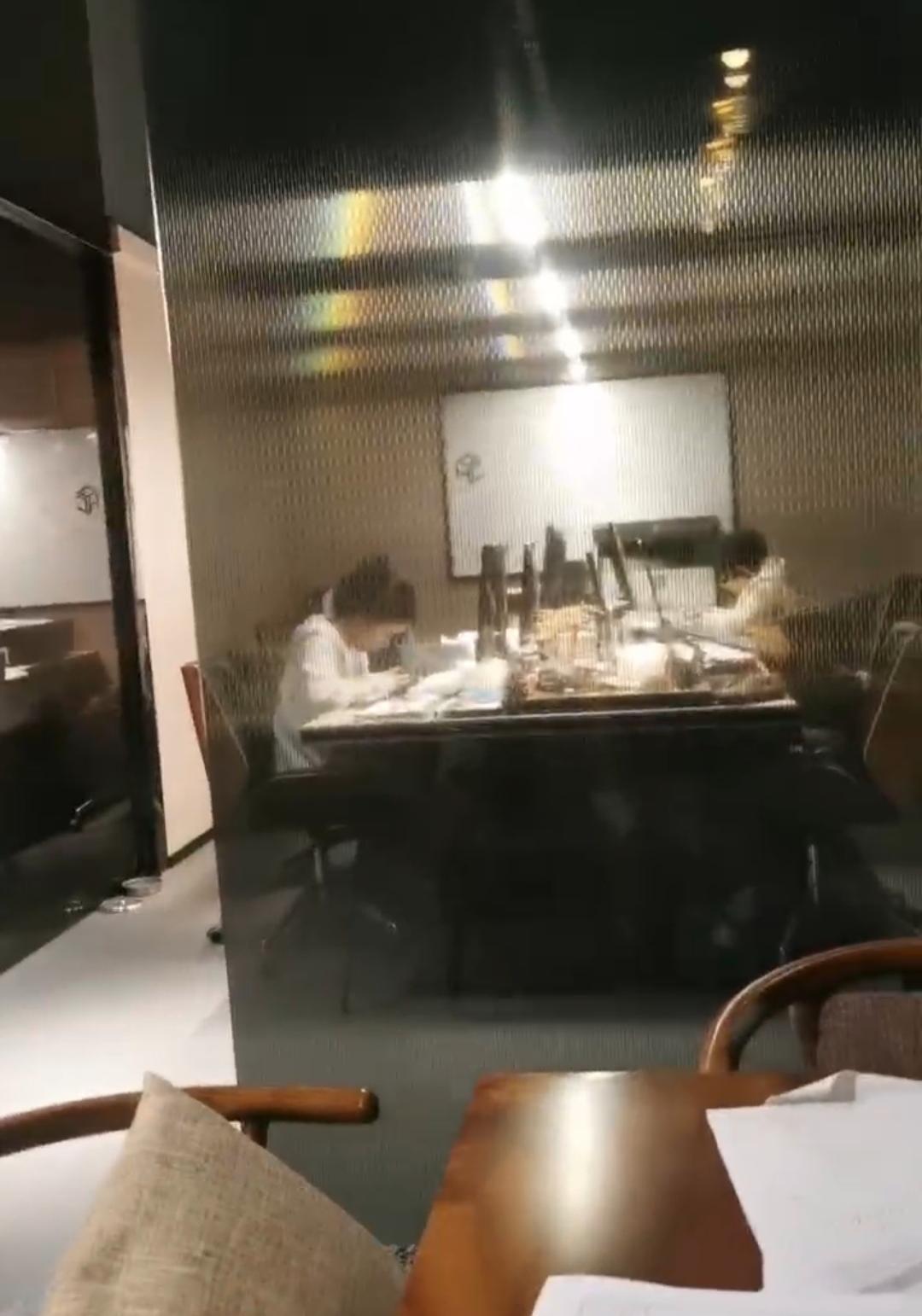 9月1号还没到，隔壁公司就要倒闭了。
听他们前台小妹说，他们公司是做装修设计的，