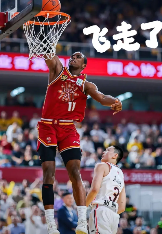 迪亚洛飞走了！
上赛季在山西队打球的NBA扣篮王迪亚洛飞了，加盟西班牙联赛！山西