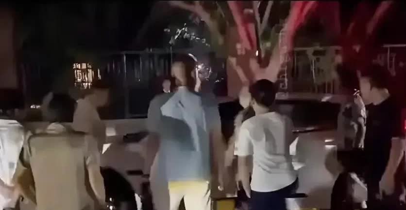 重庆巴南男子熊某驾车强行驶离致一死四伤事件发生后，我在官方通报中注意到，肇事者熊