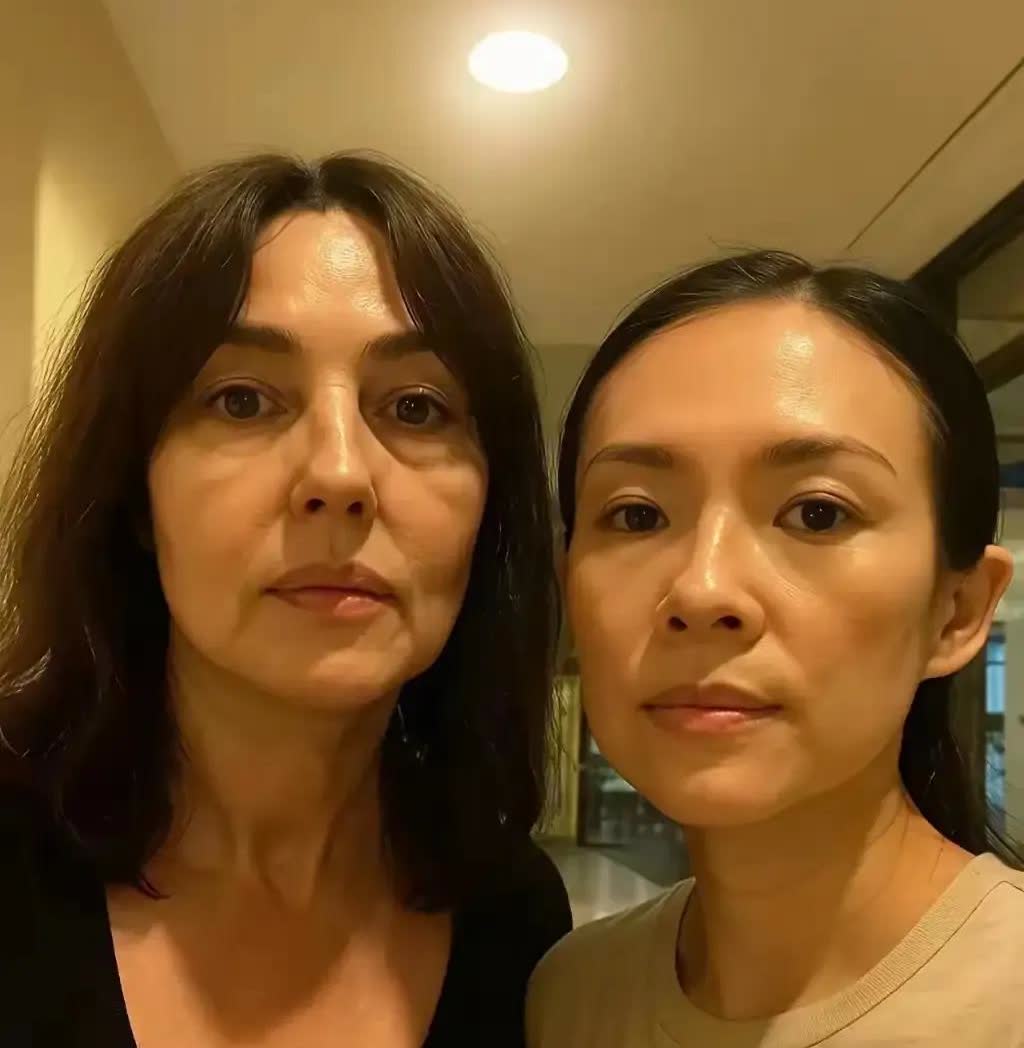 章子怡跟森林北很大的一个差别在于
章子怡敢于直面自己的容貌
从不怕素颜流出，