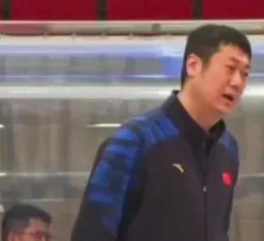 中国女排的主教练是呼之欲出了。
排协召开了联赛总结暨新周期工作会，
赖亚文主任说