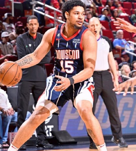 火箭队现在需要一位核心控卫，范弗里特不在，火箭只能让谢泼德和阿门·汤普森去担当这