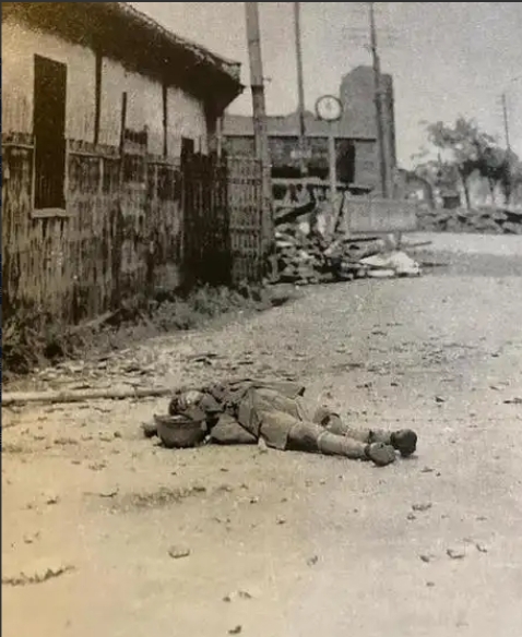 1945年8月，日军宣布投降后，11名日军逃到了辽宁太平房火车站躲避，没想到的是