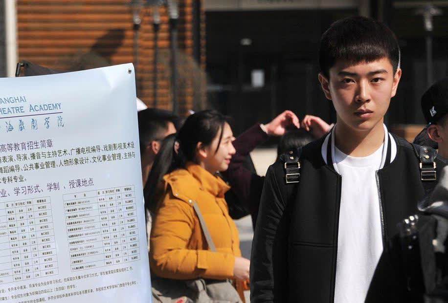 在西安，有个女房东觉得一位男租客老实巴交的，年年给他涨房租。男租客为了生意，也就