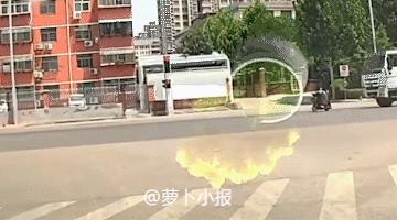 下辈子长点记性，大车是真不给活路啊。
交通安全警示教育，远离大车，远离大车，远离