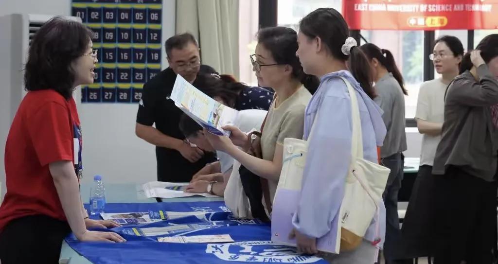 高考结束，国内出现了两个新的变化，考生是又惊又喜！
第一个变化，今年报考变得更复