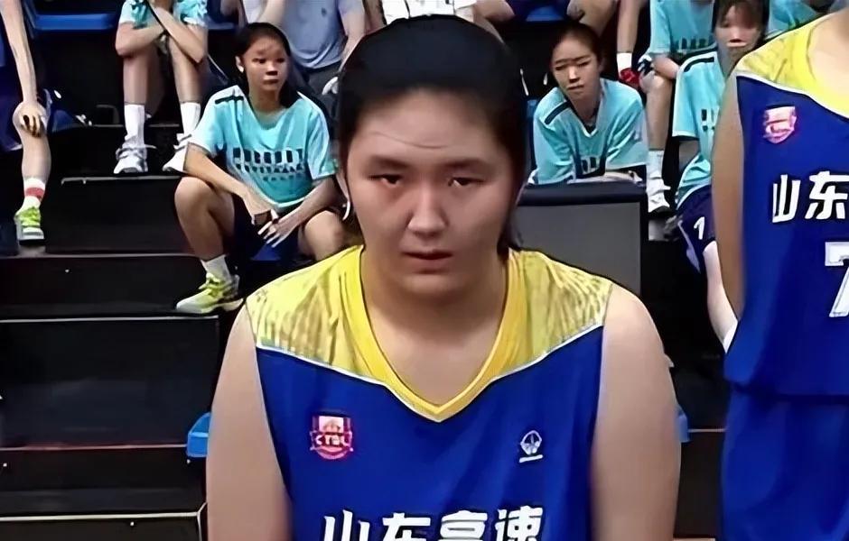 我觉得杨毅对张子宇前景的担忧不无道理。  



十八岁的张子宇，身高达到惊人的