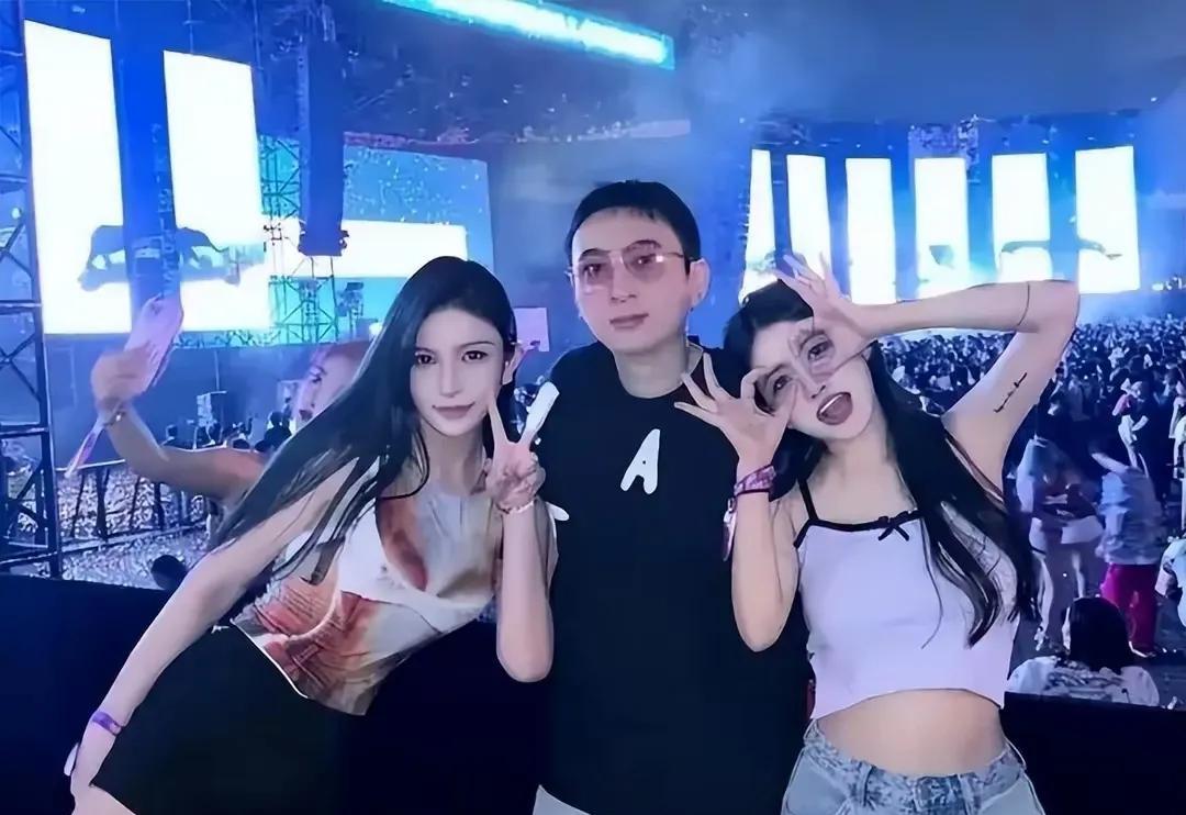王思聪，以后还敢再花钱和女网红一起玩吗？没想到王思聪变卖了60亿家产给了赌王的儿