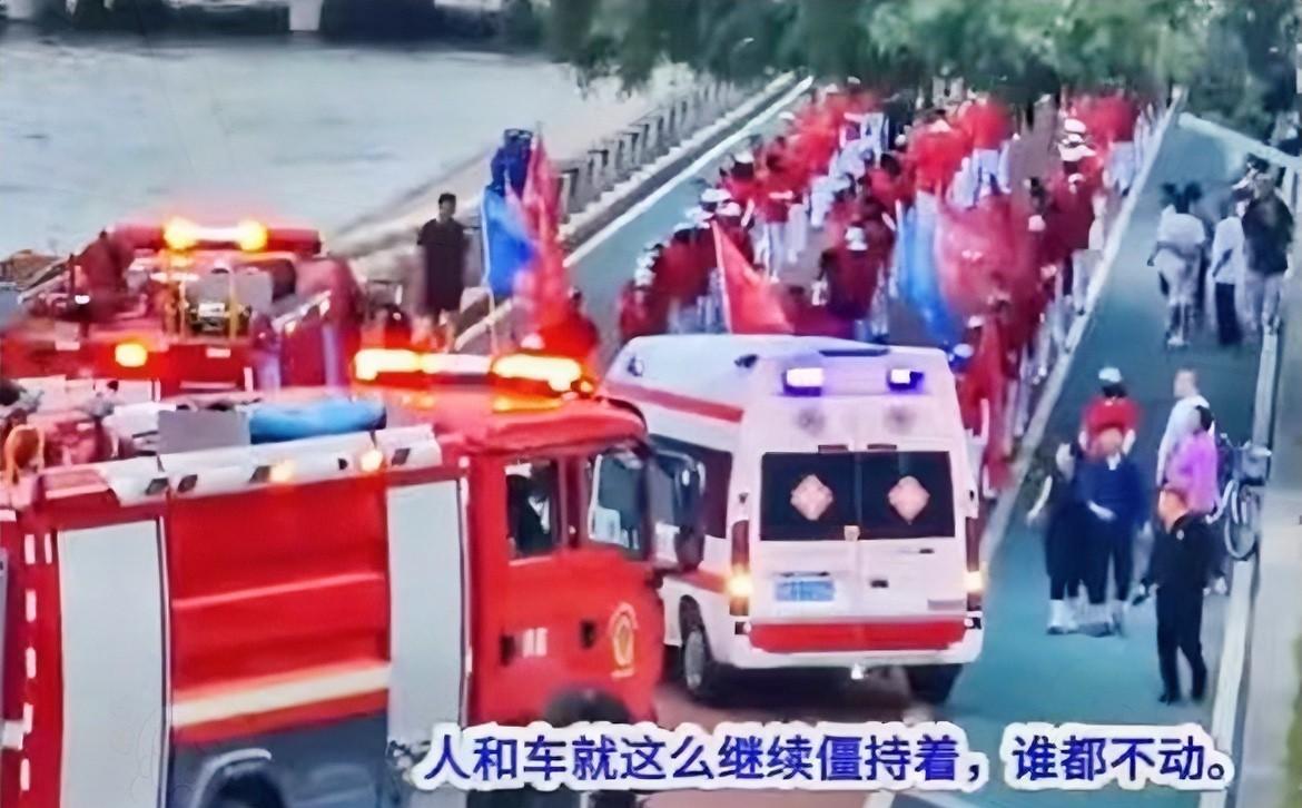 辽宁朝阳发生一起阻挡
119和120车辆的暴走团，
性质严重，不可原谅，而警方仅