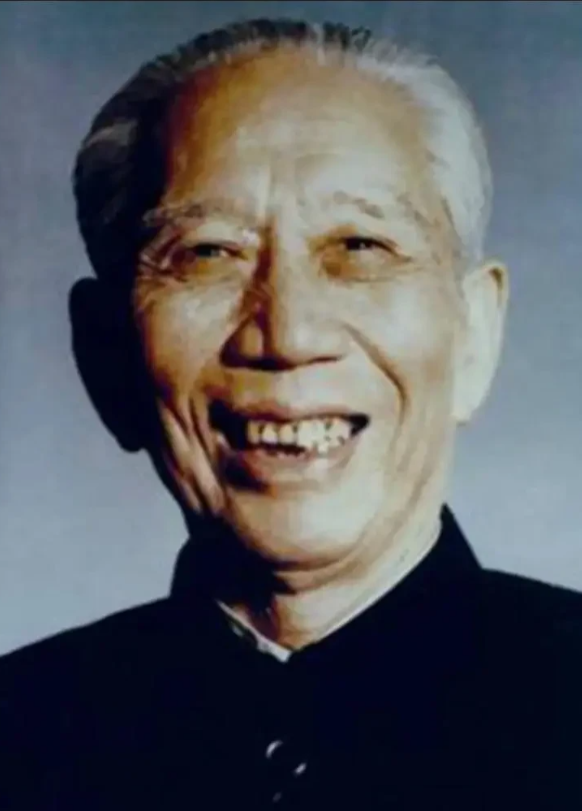 1954年2月，王震找到沙县县长询问修建铁路的物资为何还没送到，没想到这位县长异