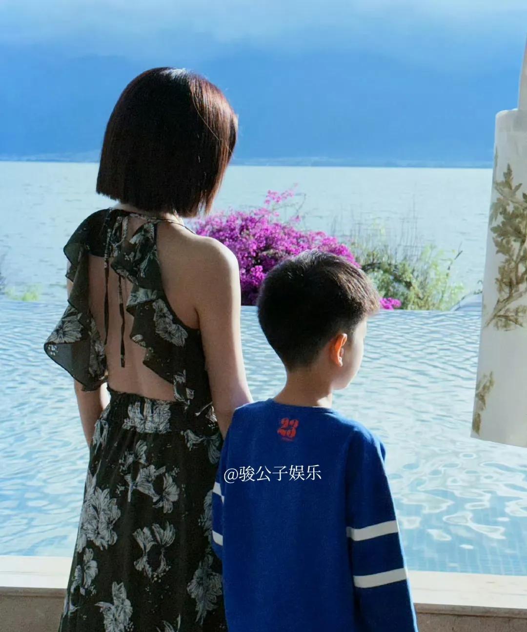 陈妍希迎来了42岁生日，她分享照片与大家分享喜悦，儿子小星星贴心陪伴在侧。照片里