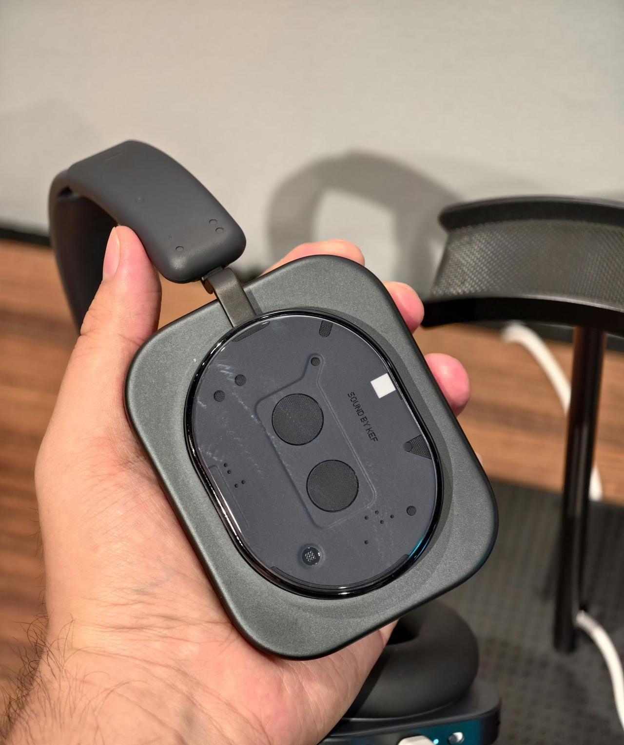 这头戴耳机还有市场吗？为颜值买单？
Nothing Headphone (1) 