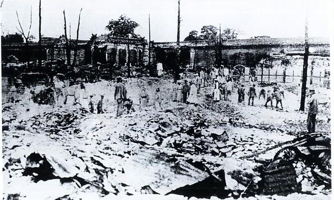 1923年7月16日，溥仪下令将1000名太监赶出紫禁城，并严令搜查不许他们夹带