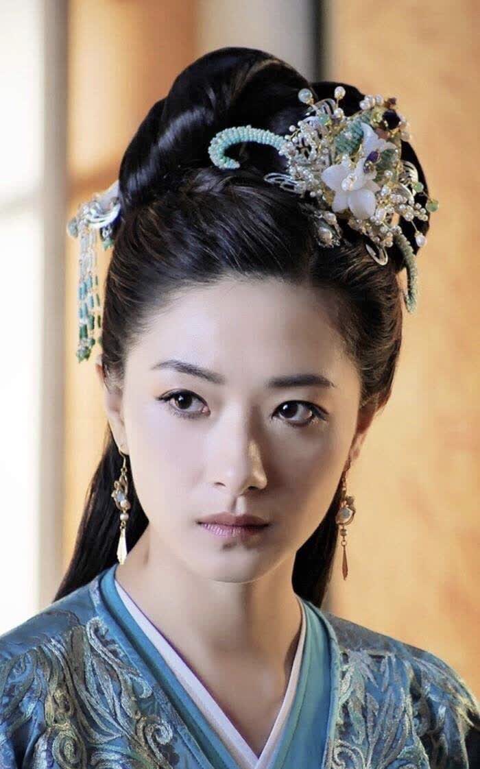 万历帝驾崩后，后宫一时无主。素来被忽视、膝下无子的刘昭妃，竟然住进了唯有太后方能