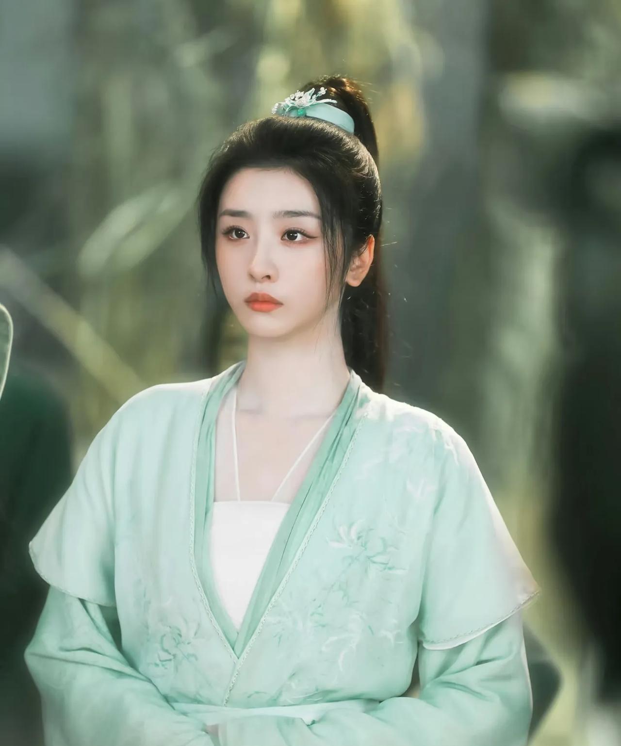 我就搞不懂《凡人修仙传》的导演这么爱搞笑女吗？
倒不是说他选了金晨这个“刚性十足