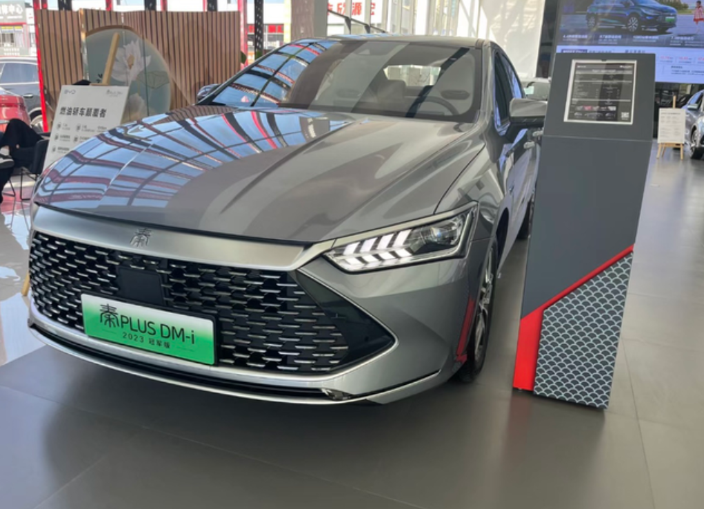 用朗逸全损的钱换了辆秦plus
因老婆是新手开朗逸与一辆五菱mini相撞，后又撞