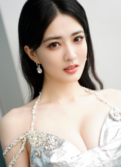 徐璐的礼服，是不是很有感觉？超nice的