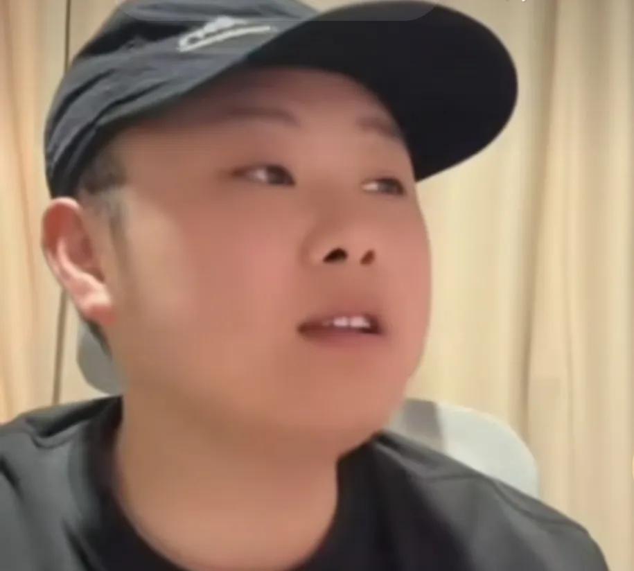 致远老师直播间心疼莎头：
你林诗栋蒯曼输球了，
莎头又得铁肩担道义了，
又得两个