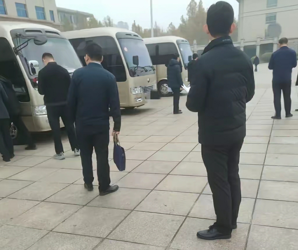 体制内不发朋友圈