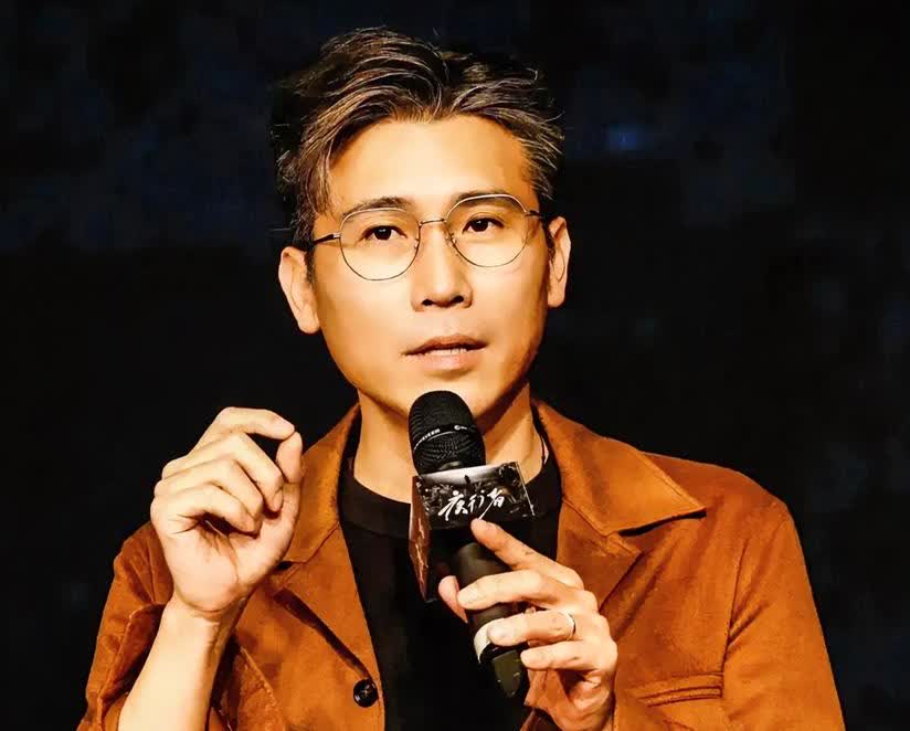 李乃文的一家，父亲，母亲，哥哥
一、父亲：是一名中医，曾在银川工作。
二、母