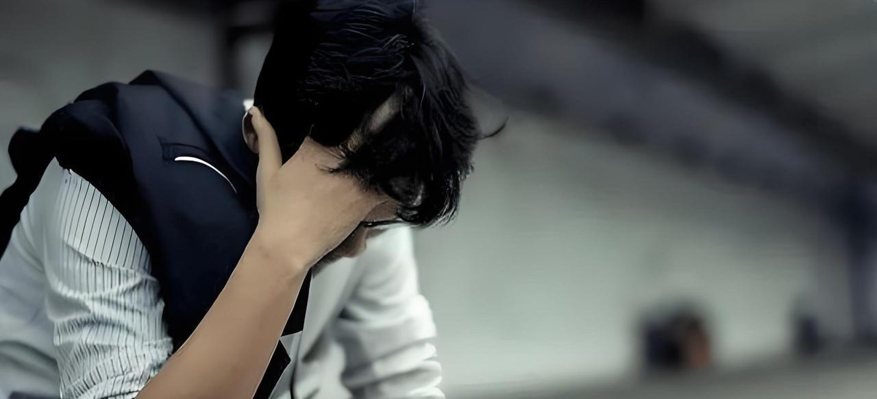 辽宁抚顺，17岁男生与同事聚餐后，主动提出买单，因钱不够遂向父母借钱，未果后，又