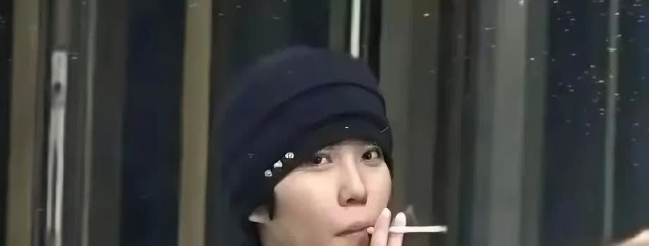王菲两个女儿都抽烟🚬了！