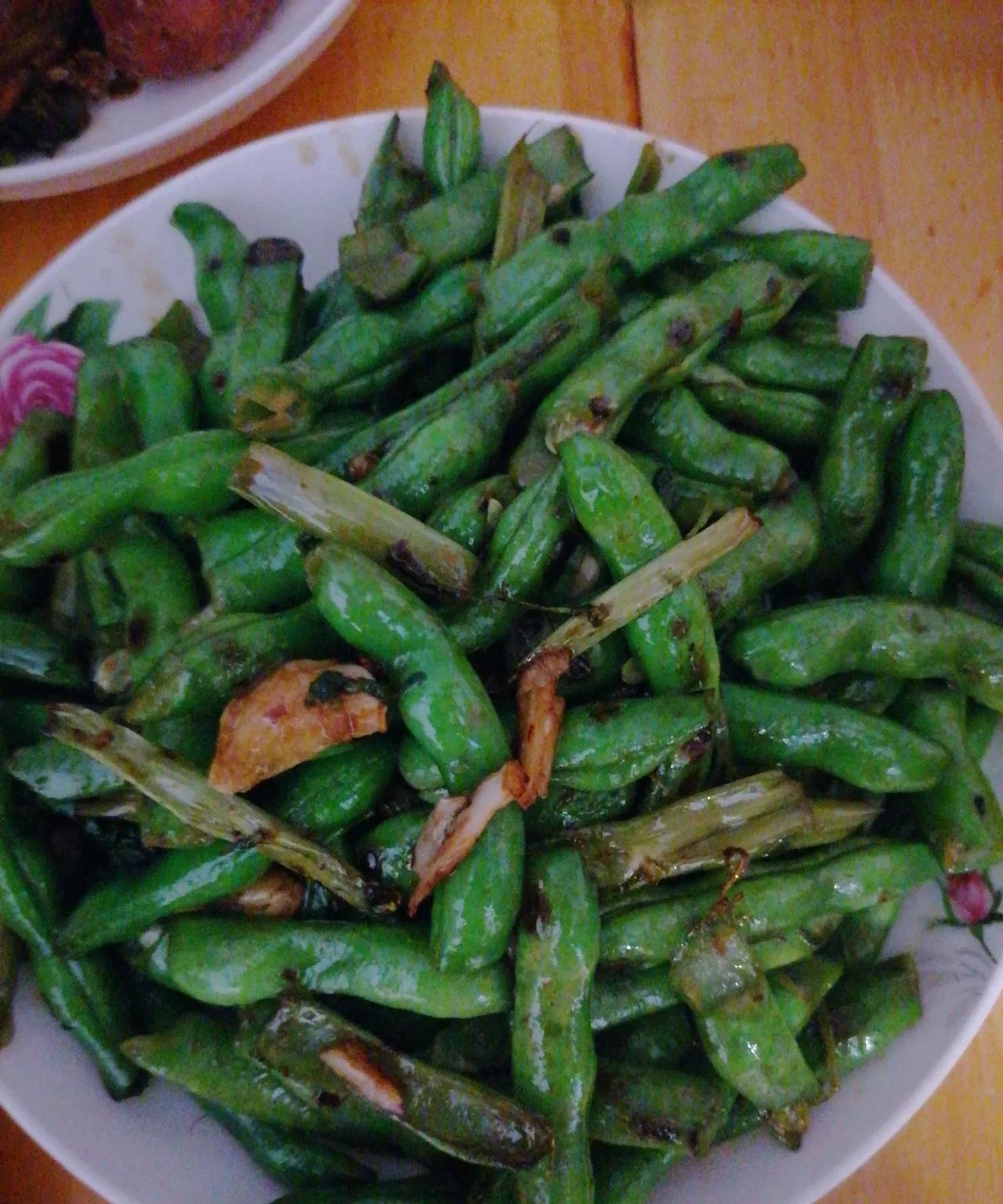 #晒出我的今日美食#炒四季豆不错，简简单单又得一餐。