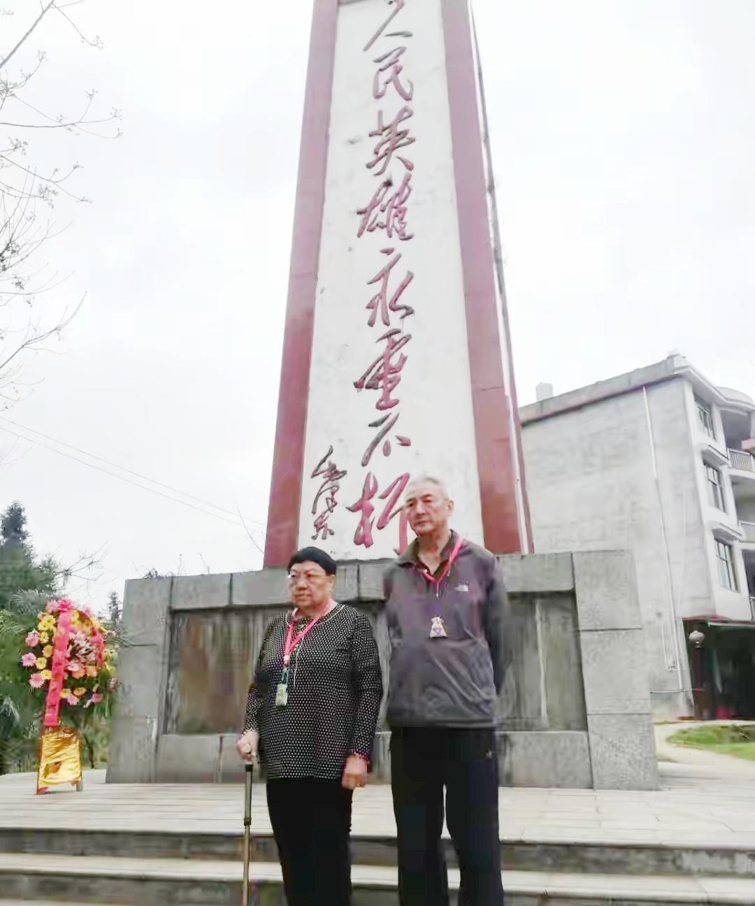2021年3月26日，贺炳炎将军的女儿贺北生与丈夫谢长平来到革命老区绥宁县黄土矿