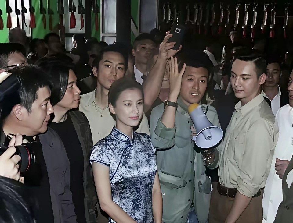 杨子就是不舍得离婚，看到这张照片我明白了 ​​​黄圣依这气质这状态太好了