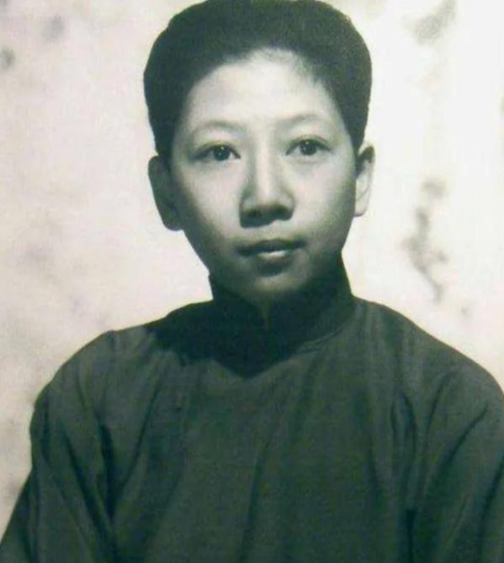 1937年，宋美龄的外甥女孔令伟私自挪用军饷，导致前线将士两个月没有薪水，吃饭都