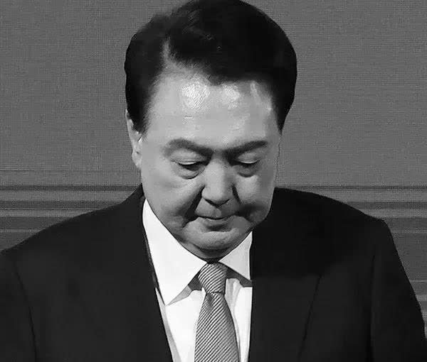 我猜到尹锡悦栽了，
我没猜到会这么判决!
7月25日，首尔法院裁定，尹锡悦向
