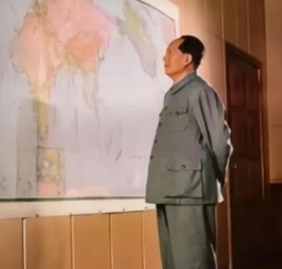 1951年，10万志愿军被美军包饺子，一向淡定自若的彭老总心急如焚连忙向毛主席求