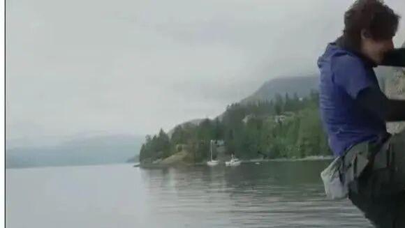 王一博坠海上热搜！官方紧急发声，真相让人松了口气