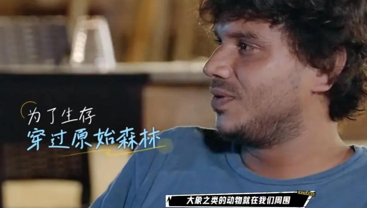 一名斯里兰卡人对黄子韬说：“2004年发生印度洋海啸后，我们的家没有了，我们在帐