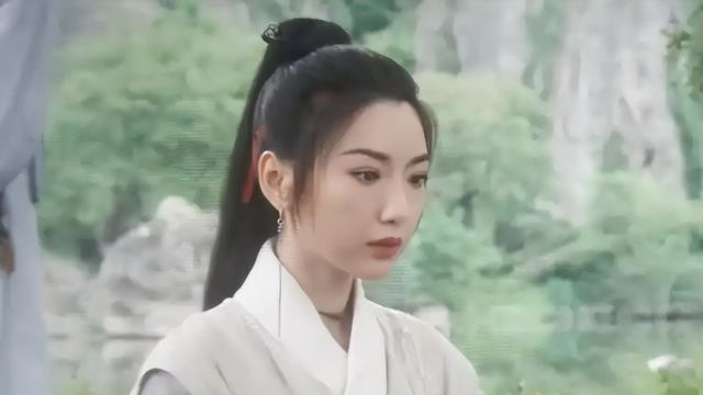 个个顶着一张“假”脸，这4位整容女演员，别出来霍霍观众了！