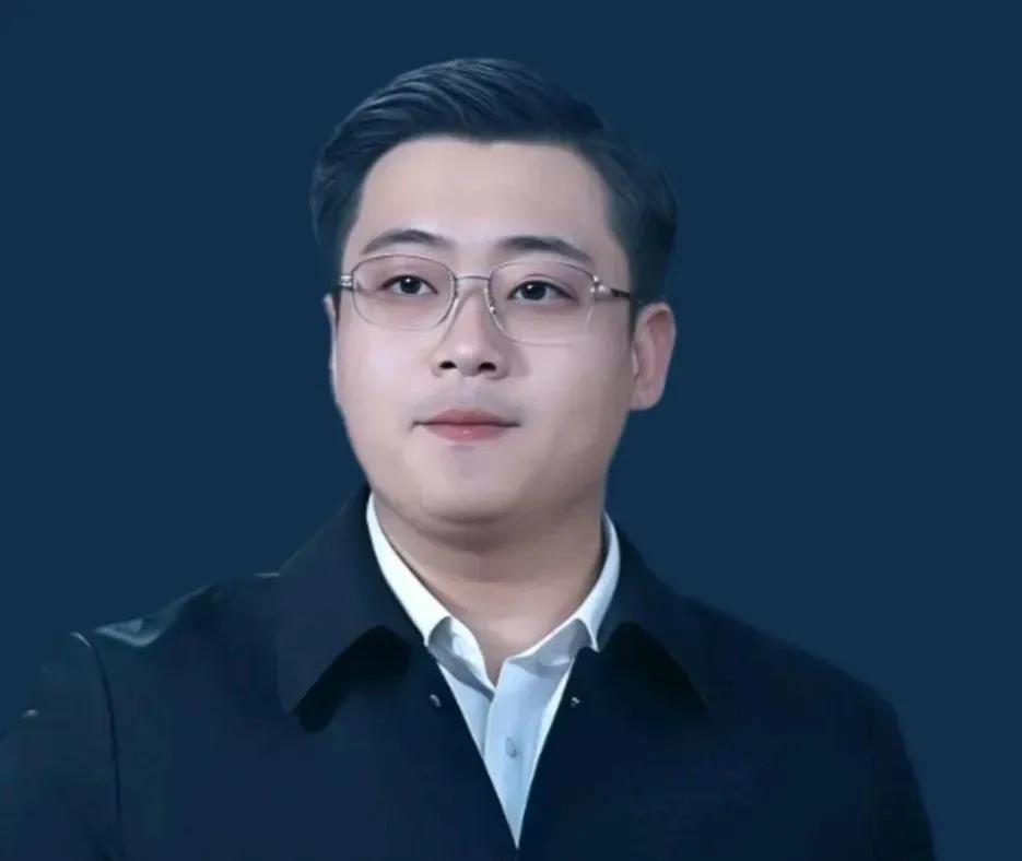 刘皮特为啥红不过郭有才
2025年4月，刘皮特直播间粉丝量卡在70万，郭有才却坐