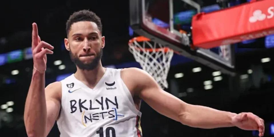 NBA内部人士表示，有四支球队对本西蒙斯感兴趣，其中包括凯尔特人队。
在洛杉矶快