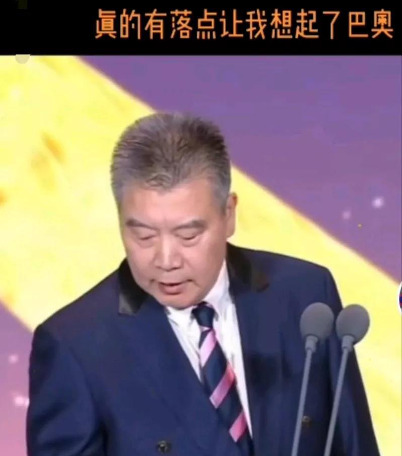 李隼教练道出一秘密，
不禁感慨万千，
孙颖莎的确心无旁骛，
放到哪里她都心甘情愿