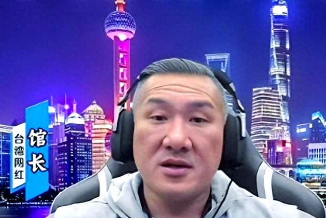 馆长翻脸比翻书还快！
说白了，就在馆长因为指责赖清德而被立案侦办，还面临着被羁押