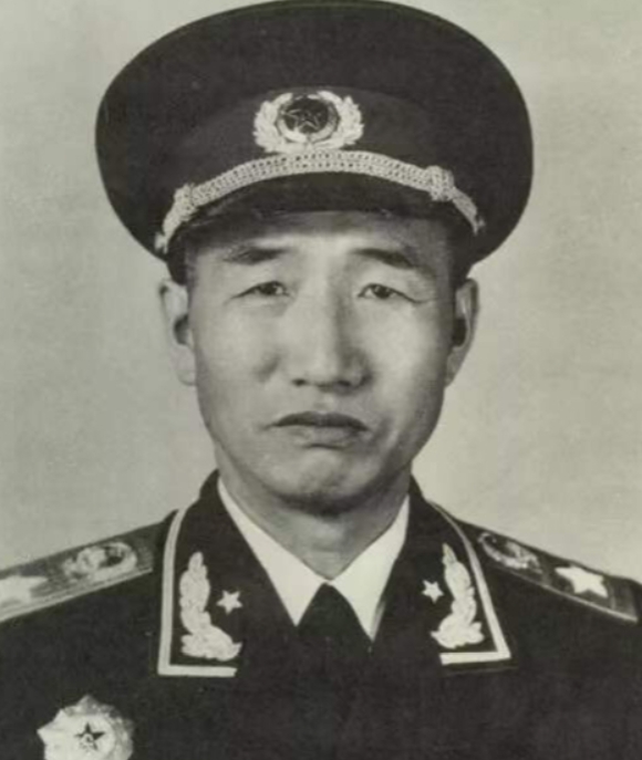 上世纪70年代，徐向前的儿子徐小岩带女朋友回家吃饭，为了表示重视，元帅亲自下厨。