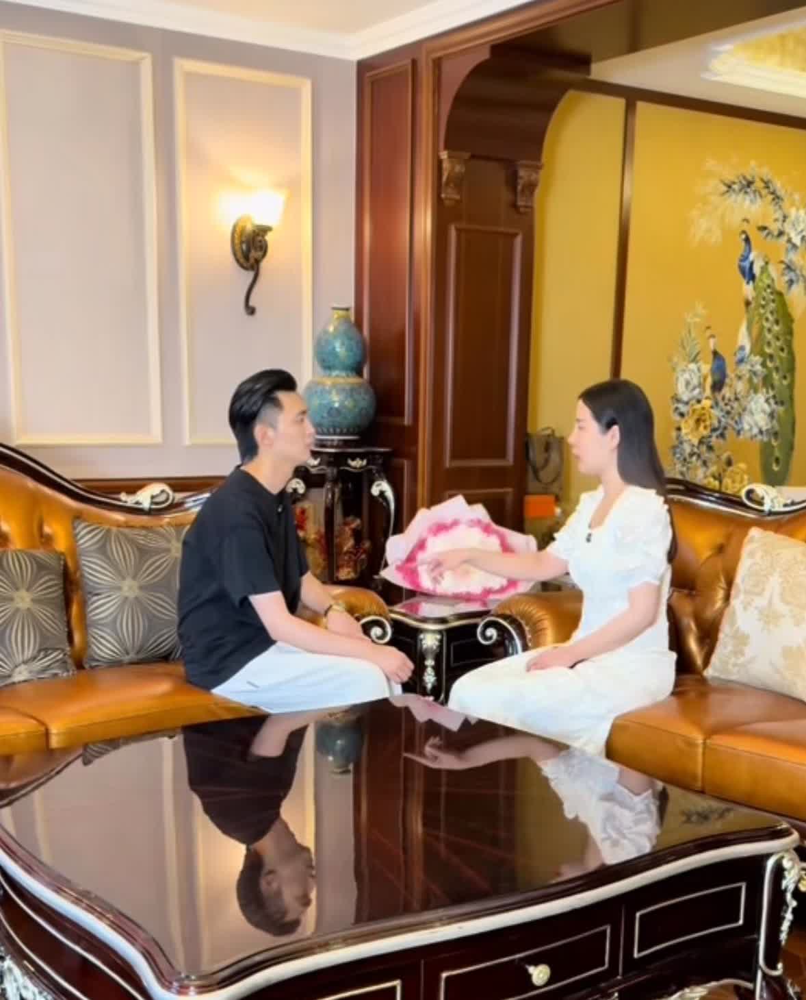 蜜宝爸爸真大度，前妻谈恋爱他买单！

为什么是蜜宝爸爸给弟弟打钱呢，蜜宝妈妈