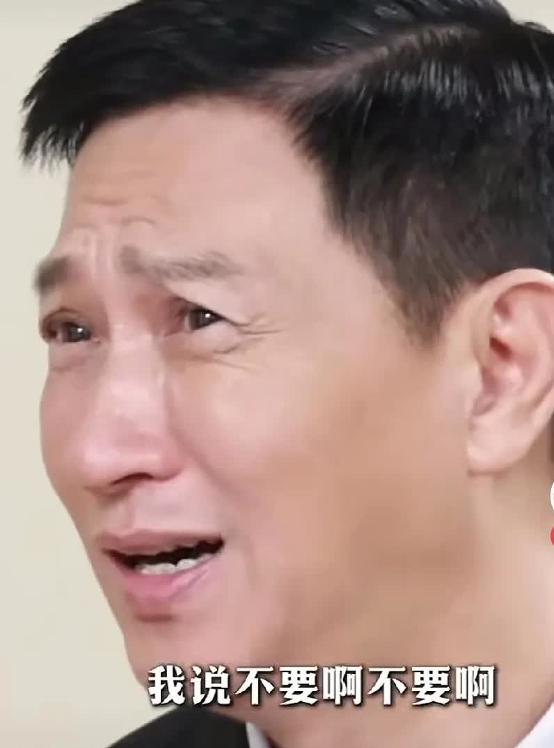 主持人问张家辉你老婆结婚之后就不怎么出去工作了，是不是为了你，为了家庭？

