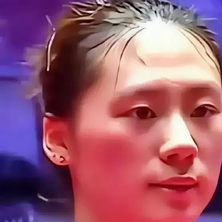 陈熠这名字，现在听着都替她捏把汗。  

一仗打疯，接着被剃光头；赢了王曼昱