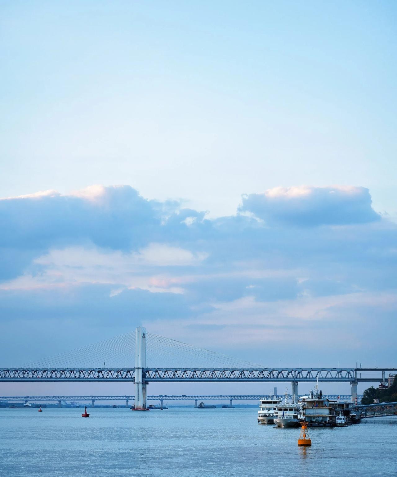 2022年芜湖市区中考人数约12288人，
2023年芜湖市区中考人数约1300
