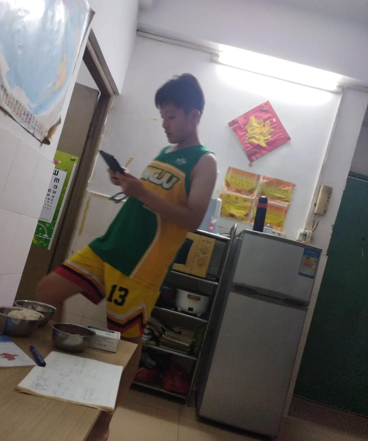 感觉男孩到了15岁，很难再长高了！
有点焦虑了，2010年5月的儿子，现在才17